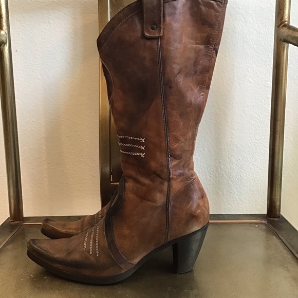 Boots - Picture 3 of 8